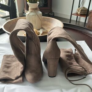 Elegant Tan Women's Boots